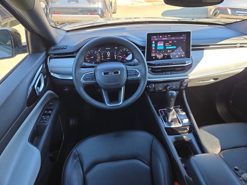 Used 2024 Jeep Compass Limited image 8