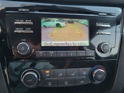 Used 2015 Nissan Rogue S FWD image 34