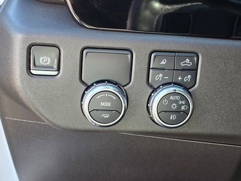 Used 2025 GMC Sierra 1500 SLT RWD image 13