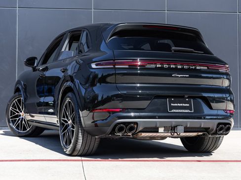 Certified 2026 Porsche Cayenne AWD/4WD image 3