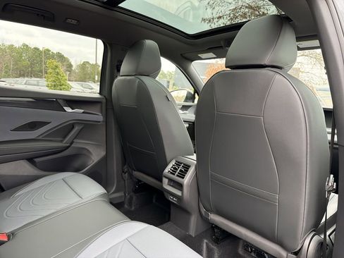 New 2026 Volkswagen Tiguan SE R-Line FWD image 18