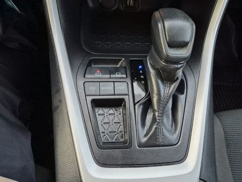 Used 2025 Toyota RAV4 LE FWD image 28