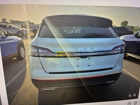 Used 2023 Lincoln Nautilus Reserve AWD/4WD image 6