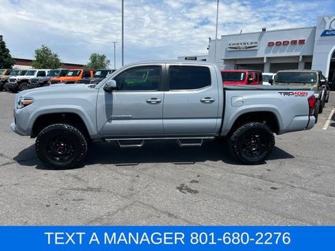 Used 2018 Toyota Tacoma TRD Sport AWD/4WD image 2