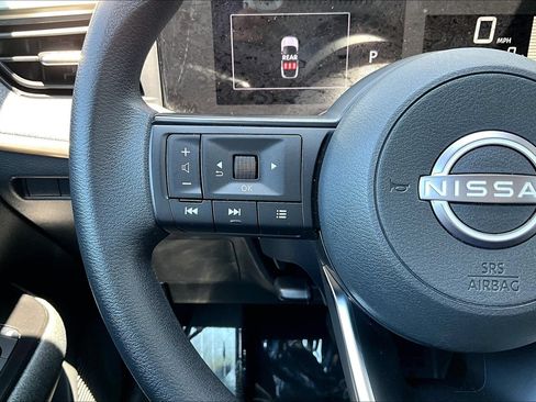 Used 2025 Nissan Kicks SV FWD image 18