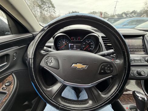 Used 2015 Chevrolet Impala LT image 12