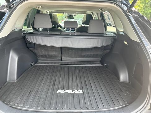 Used 2023 Toyota RAV4 XLE w/ Convenience Package AWD/4WD image 9