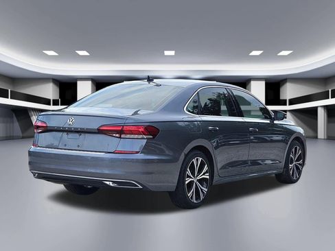 Used 2022 Volkswagen Passat 2.0T SE FWD image 6