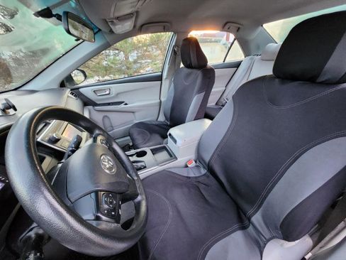 Used 2015 Toyota Camry LE image 39