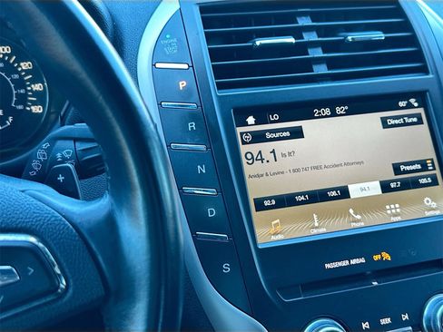 Used 2017 Lincoln MKC Select image 16