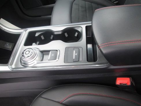 Used 2024 Ford Edge ST-Line image 14