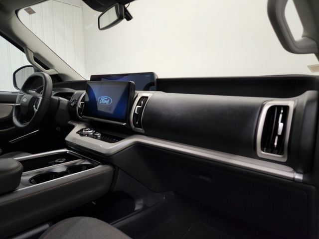 Used 2025 Ford Expedition Active RWD image 25