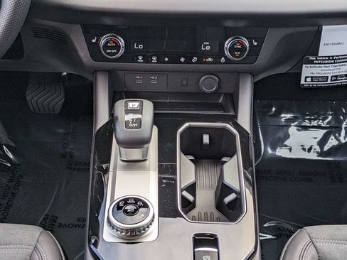 New 2026 Mitsubishi Outlander SE FWD image 19