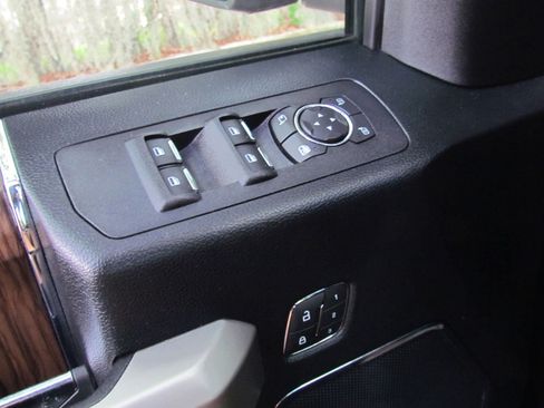 Used 2018 Ford F150 Lariat w/ Trailer Tow Package image 26