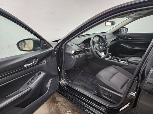 Used 2025 Nissan Altima 2.5 SV AWD/4WD image 11