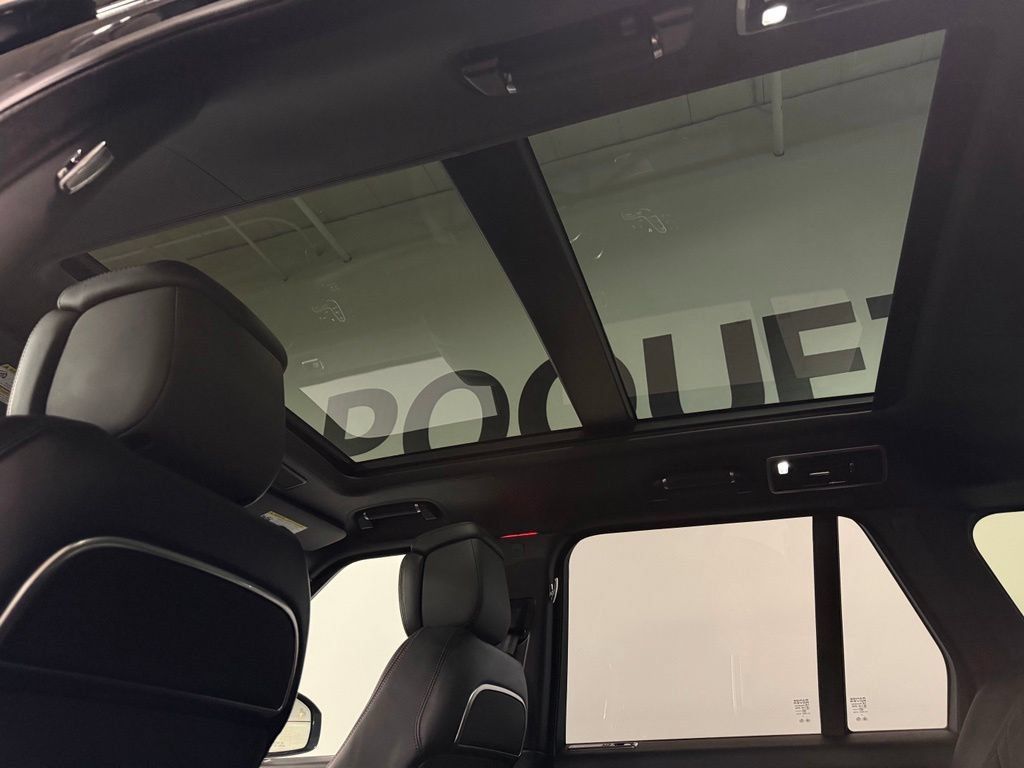 Used 2022 Land Rover Range Rover SV Autobiography Dynamic AWD/4WD image 15