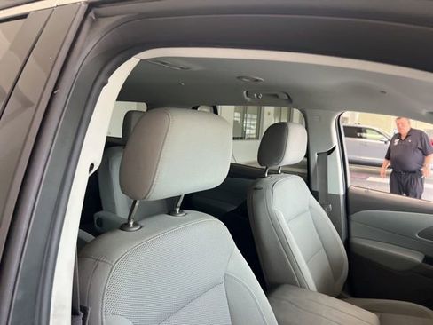 Used 2018 Chevrolet Traverse LT image 5