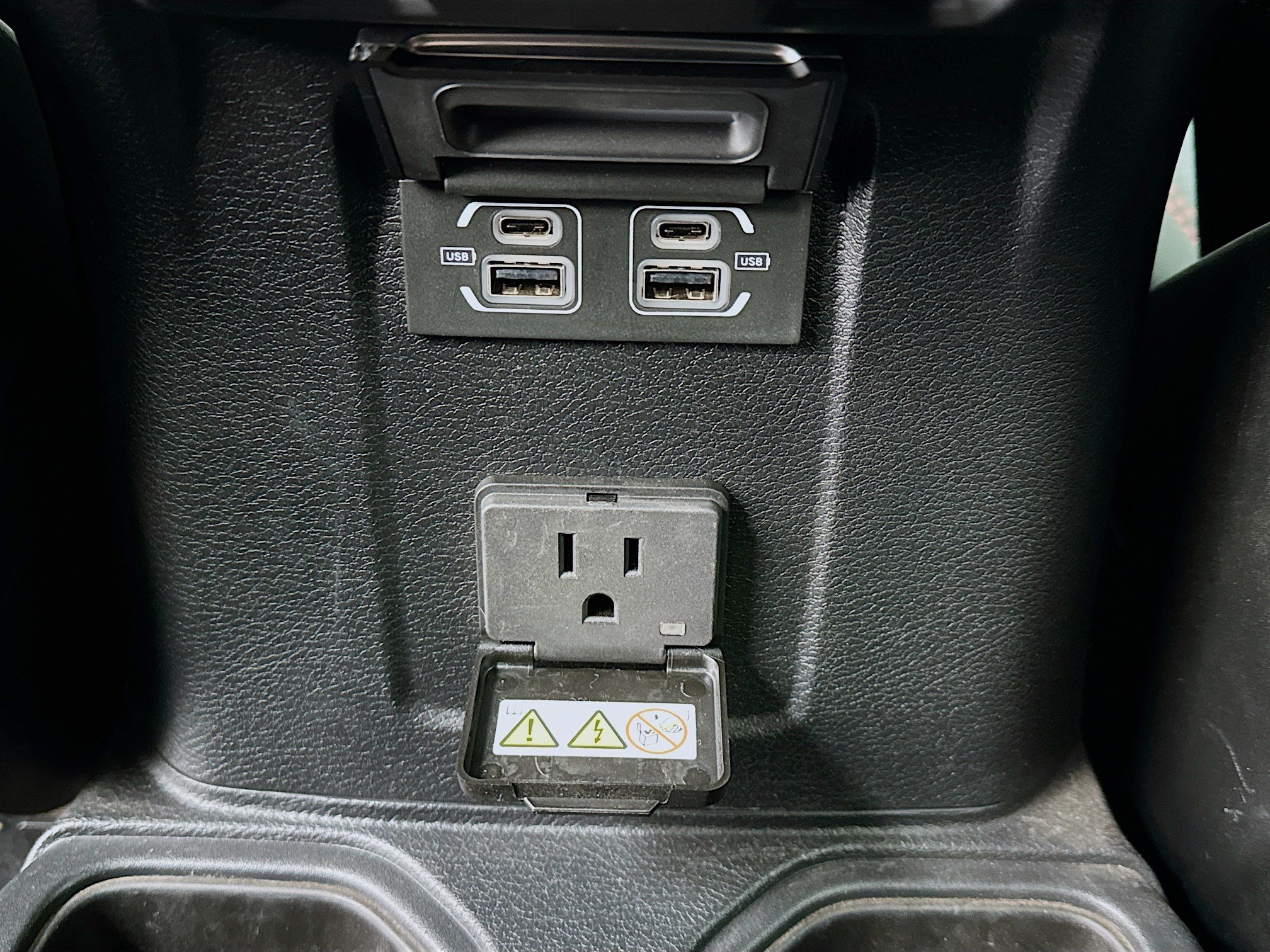 Used 2023 Jeep Wrangler Unlimited Rubicon AWD/4WD image 16