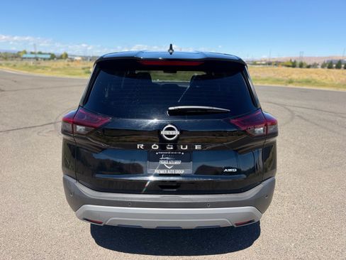 Used 2023 Nissan Rogue S AWD/4WD image 10