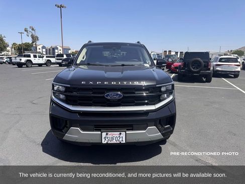 Used 2025 Ford Expedition Max Platinum image 9