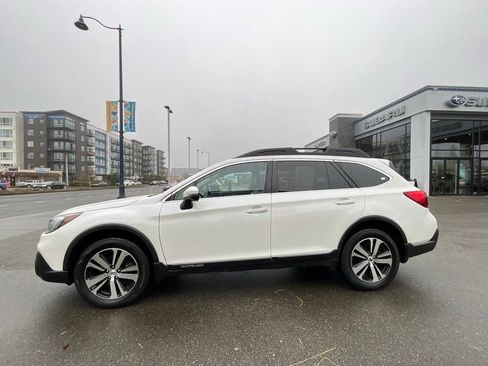 Used 2018 Subaru Outback 2.5i Limited image 5