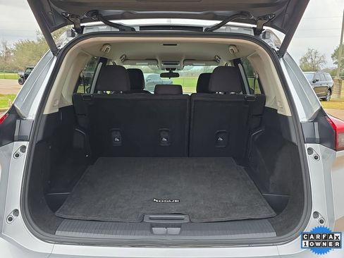 Used 2025 Nissan Rogue SV image 12
