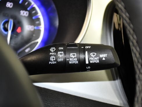 Used 2025 Chrysler Pacifica Limited FWD image 24
