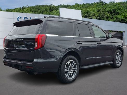 Used 2025 Ford Expedition Active AWD/4WD image 6