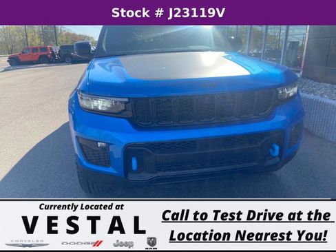 New 2023 Jeep Grand Cherokee Trailhawk w/ Luxury Tech Group III image 2