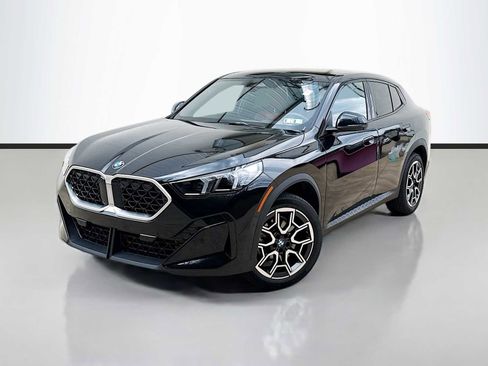 Certified 2025 BMW X2 xDrive28i AWD/4WD image 1