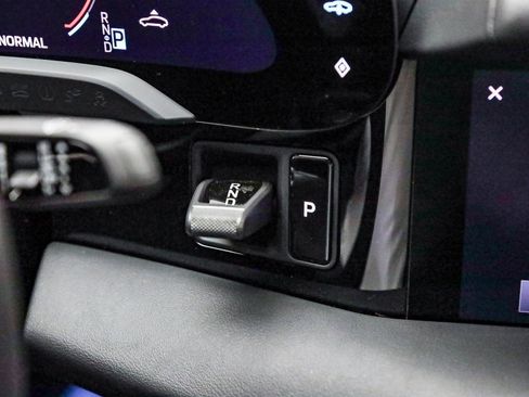 Used 2025 Porsche Taycan image 26