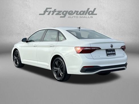 Used 2024 Volkswagen Jetta SE w/ Panoramic Sunroof Package image 8