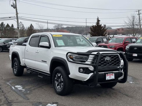 Certified 2022 Toyota Tacoma TRD Off-Road image 2