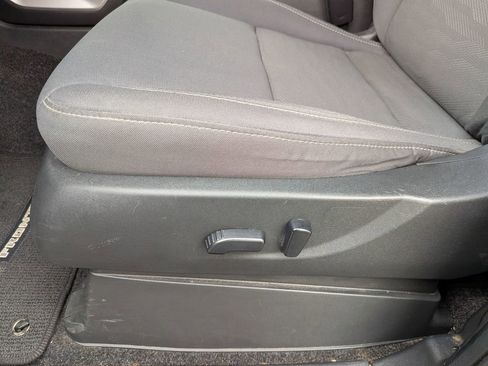 Used 2024 Nissan Frontier SV w/ Tow Package RWD image 16
