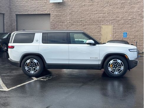 Used 2023 Rivian R1S Adventure image 4