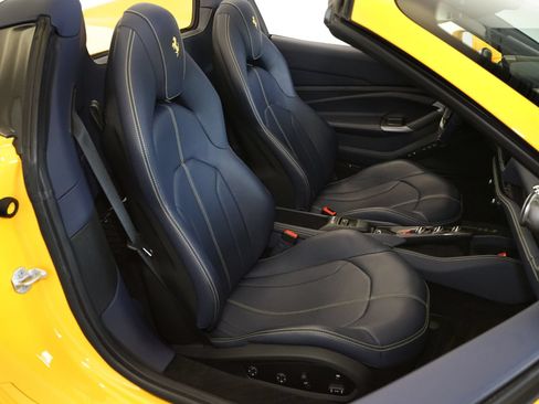 Used 2022 Ferrari F8 Tributo RWD image 13