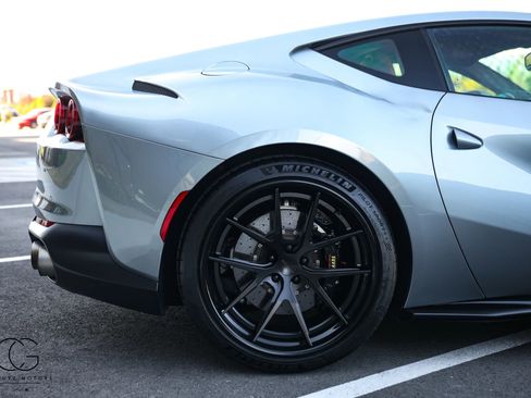 Used 2019 Ferrari 812 Superfast RWD image 18