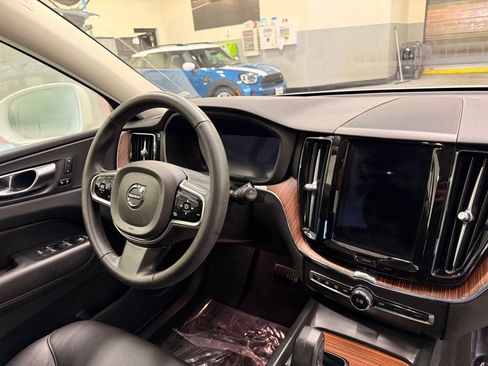 Used 2023 Volvo XC60 B5 Plus w/ Protection Package Premier image 30