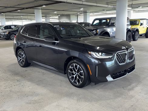 Used 2025 BMW X3 xDrive30i w/ Premium Package image 2