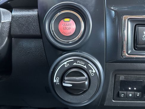 Used 2023 Nissan Titan SV w/ SV Convenience Package image 18