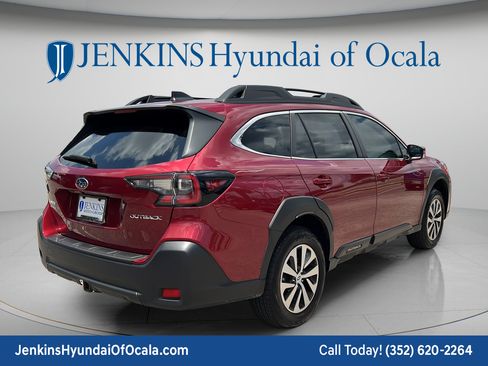 Used 2025 Subaru Outback Premium AWD/4WD image 3