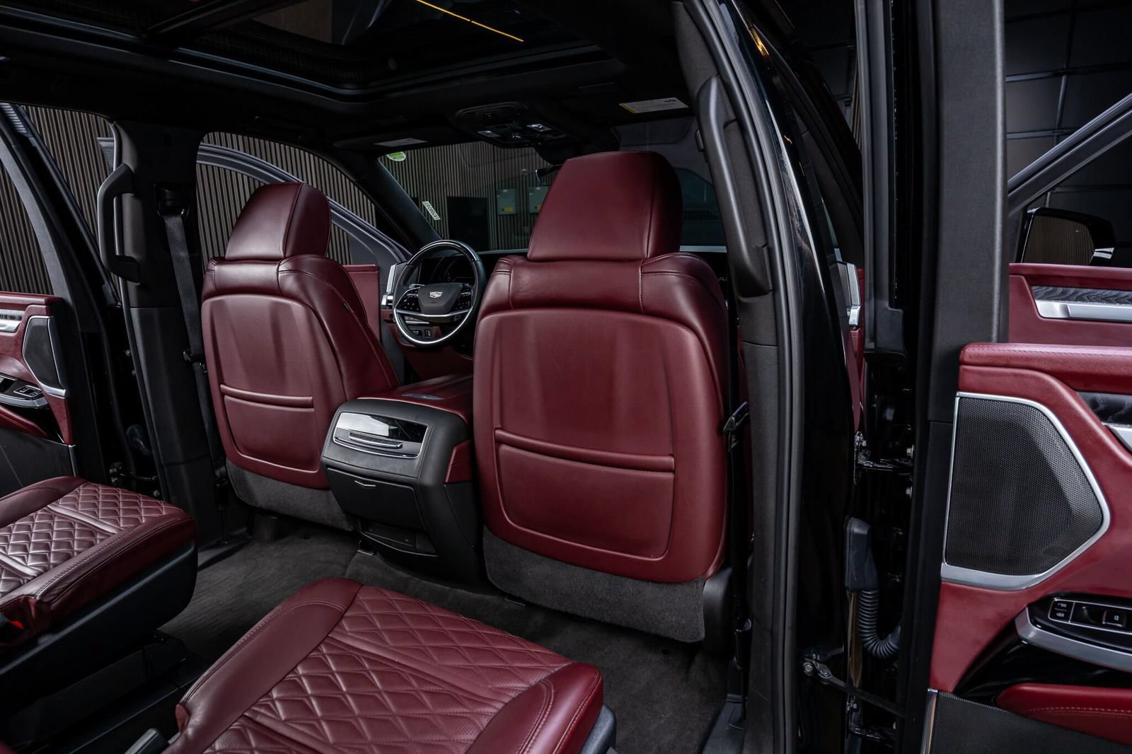 Used 2025 Cadillac Escalade ESV Premium Luxury w/ Touring Package AWD/4WD image 30