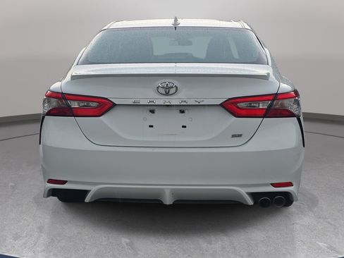 Used 2019 Toyota Camry SE FWD image 6