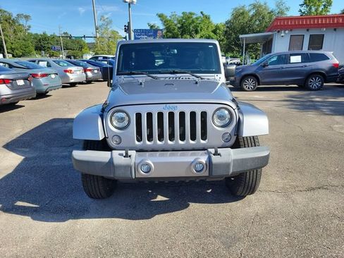 Used 2018 Jeep Wrangler Unlimited Sahara w/ Connectivity Group AWD/4WD image 5
