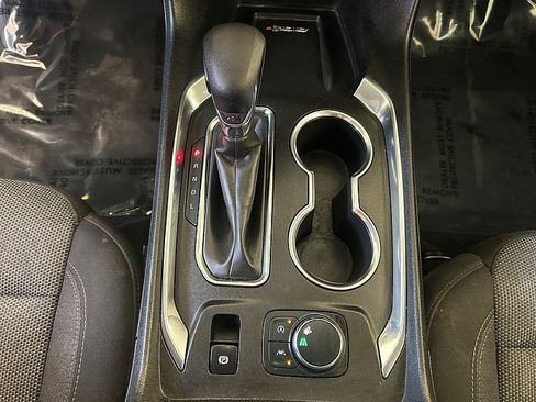 Used 2024 GMC Terrain SLE image 42