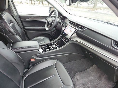 Used 2023 Jeep Grand Cherokee Limited image 11