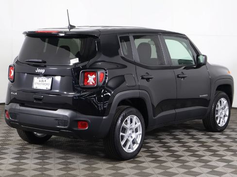 Used 2023 Jeep Renegade Latitude AWD/4WD image 9