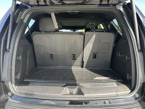 Used 2022 Chevrolet Tahoe Z71 w/ Luxury Package AWD/4WD image 37