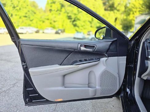 Used 2013 Toyota Camry LE FWD image 19