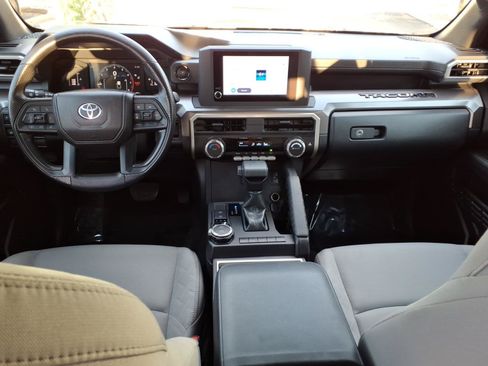 Certified 2025 Toyota Tacoma SR5 AWD/4WD image 10